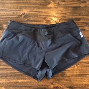 Oiselle black Mac roga shorts